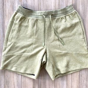 LULULEMON AT EASE SHORTS 7”